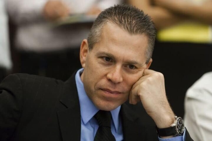 מה מניע אותך השר גלעד ארדן?