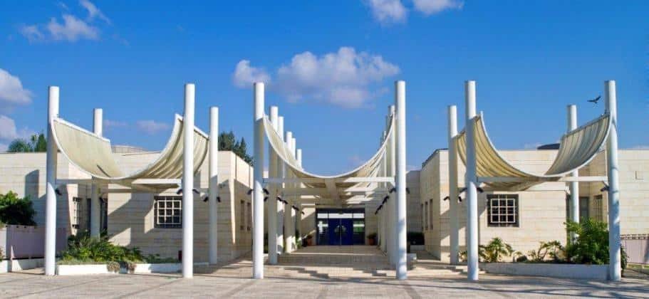 3 קורסים חדשים להכשרת רוקחים ובעלי מקצועות הרפואה בתחום הקנאביס