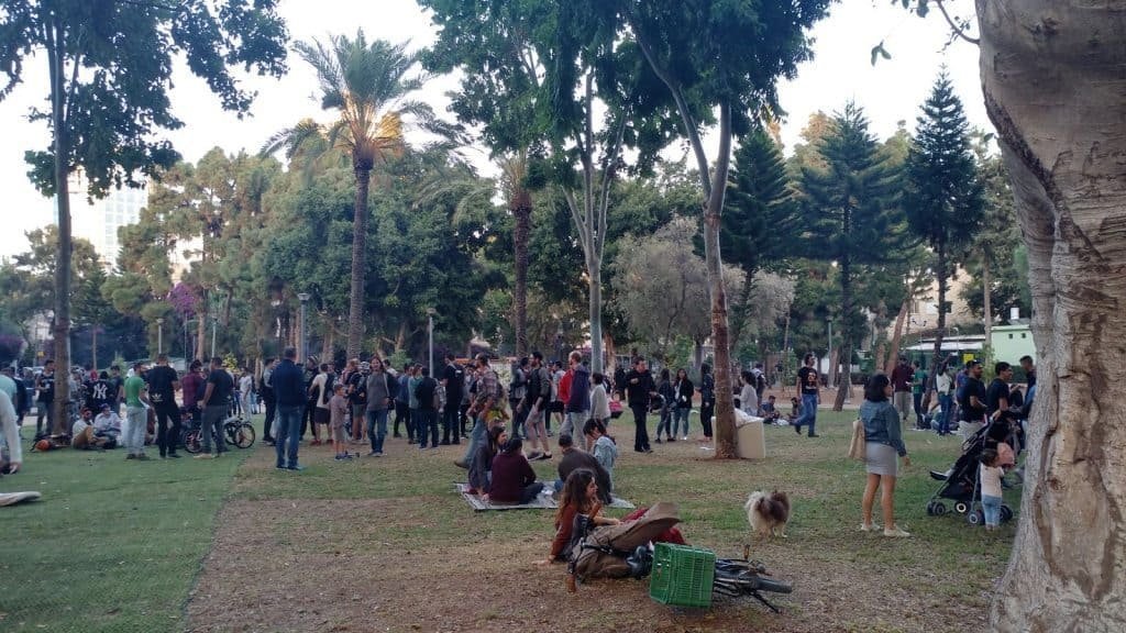 מאות צרכני קנאביס חוגגים 'לגליזציה באחריות' בגן מאיר בת"א